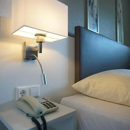 Altdeutscher Hof Beckord 3*